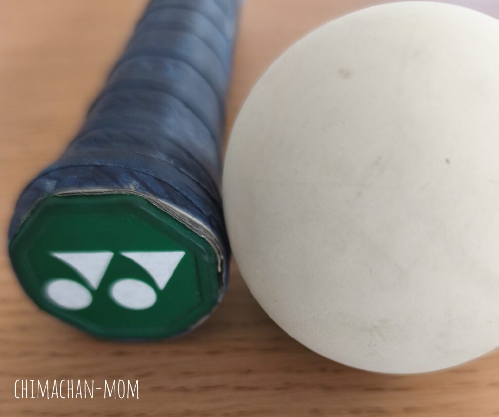 ソフトテニスラケットとボール